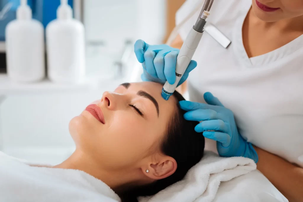 Hydrafacial wand treating the forehead
